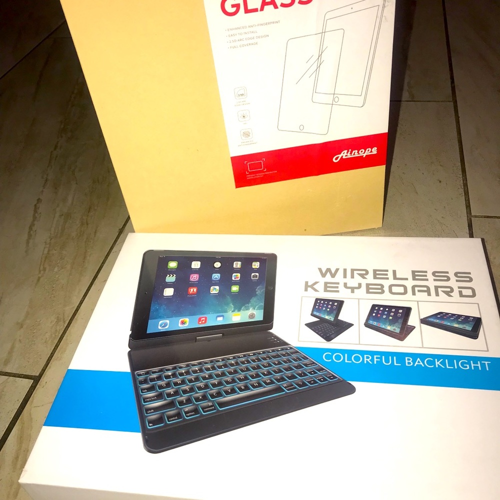 Ipad 6th gen wireless keyboard & screen protector